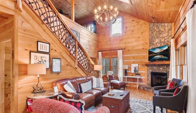 Charming Cabin w/ Privacy & Near Attractions