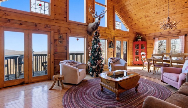 Charming Cabin w/Sweeping Mountain Views