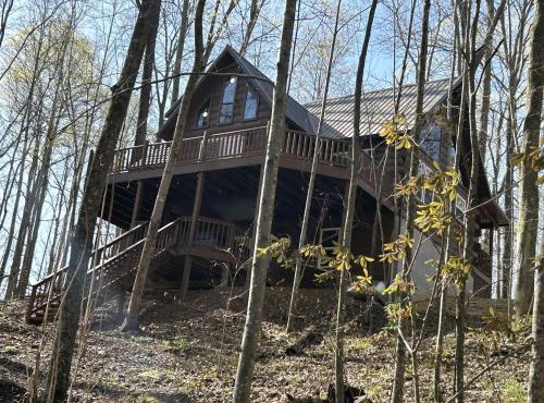 Charming Cabin with Hot-tub and Stunning Views in Campbellsville, Kentucky
