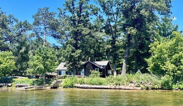Charming Cabin with Beautiful Spooner Lake Front