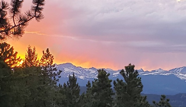 Charming cabin with Continental Divide views for miles