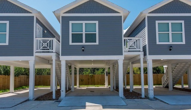 Charming cabin with full kitchen! Unit 5/6