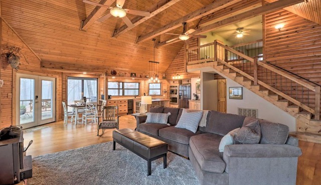 Charming Cabin with Hot Tub, Fire Pit and Views!