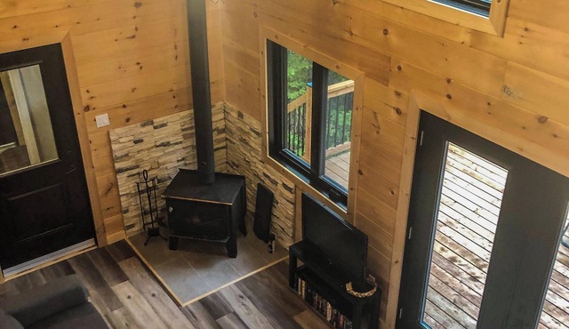 Charming Cabin with Lake View