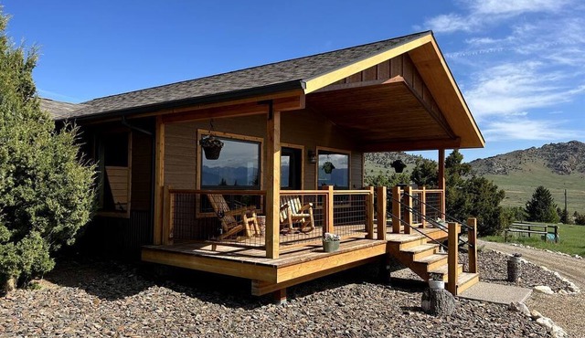 Charming Cabin with Mountain Views Near Madison River in Ennis, Montana