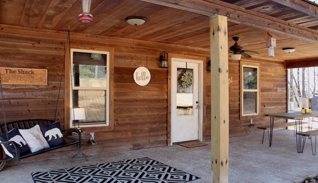 Charming cabin with outdoor soaking tub