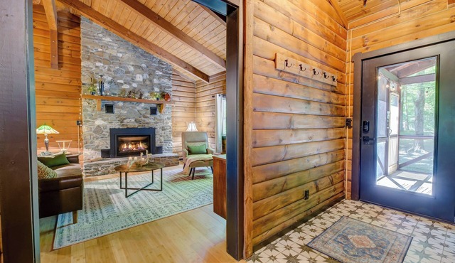 Charming cabin with WiFi nestled in serene Austerlitz near the Berkshires