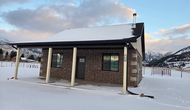 Charming cabin with WiFi - perfect for a cozy getaway