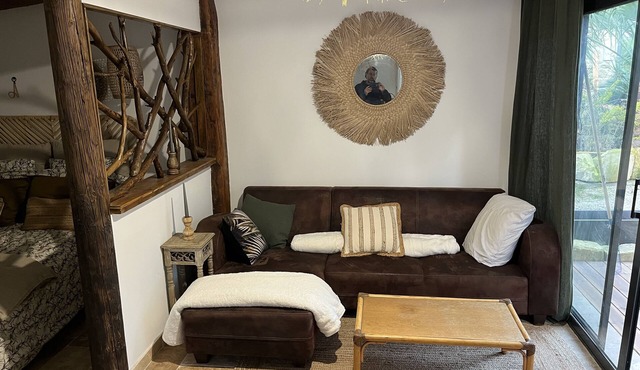 Charming cafoutchi at the foot of Montagnette