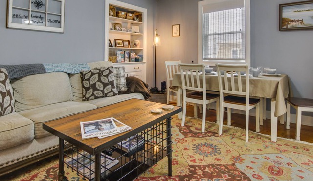 Charming Cambridge Apartment - Walk to Downtown!