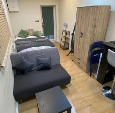 Charming Cambridge Studio with Private Garden