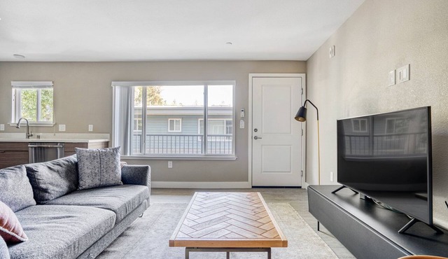 Charming Campbell 1BR w/W/D, Pool, Gym, walk to WF + TJ, by Blueground