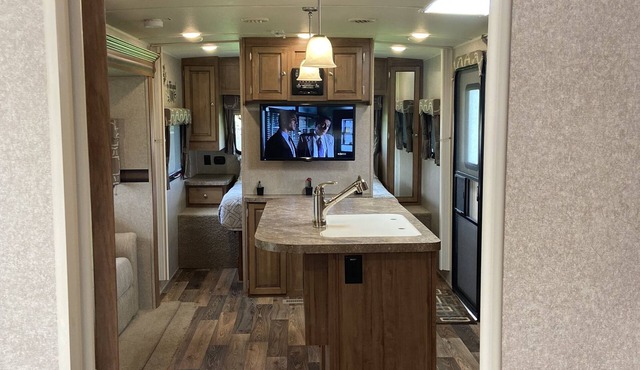 Charming Camper in a beautiful neighborhood across from golf course