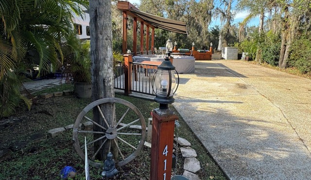 Charming campsite in West Gate River Ranch with WiFi access