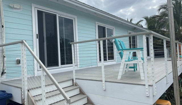 Charming canal front 2-bedroom house with WiFi, AC in fantastic Big Pine Key