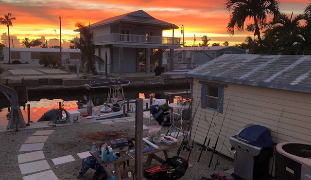 Charming canal front 2-bedroom home with WiFi and AC in Little Torch Key