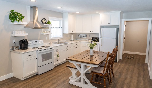 Charming Cannelburg Cottage: Beautiful New Home!n