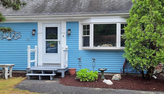 Charming Cape Cod Family Getaway. Quiet Street. Near Bay and Ocean Beaches