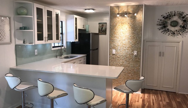 Charming Carefree Cottage on Lake Lanier