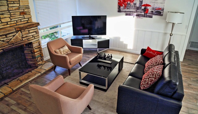 Charming Carmel House - Short Walk To 2 Beaches