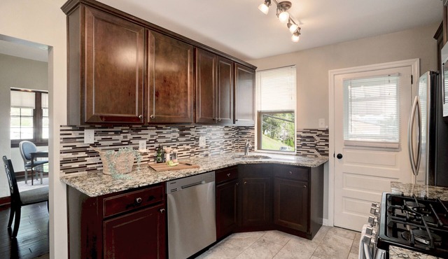 Charming Carnegie Cottage 15 Minutes from Airport & Downtown