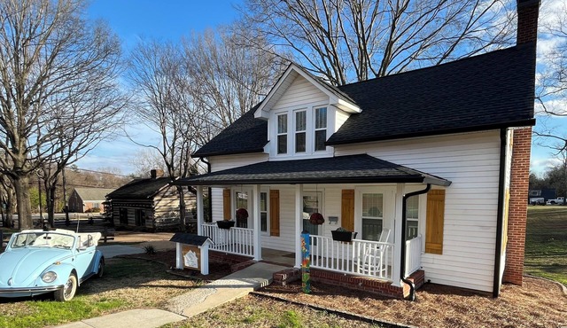 Charming Carolina Cottage in Downtown Mocksville