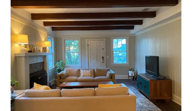 Charming Carriage house in Historic Duckpond