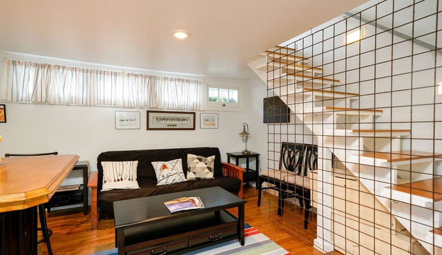 Charming Carriage House - 30 day rental