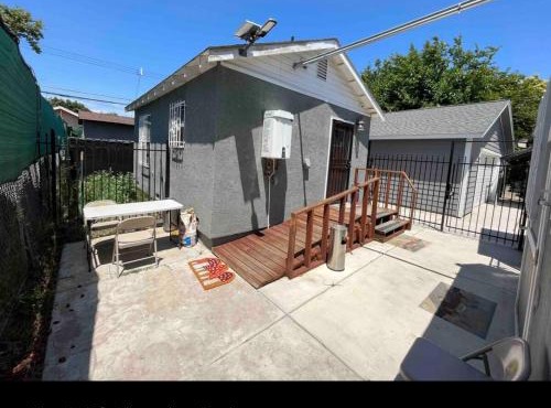 Charming Casita all too yourself near Midtown, Train and Freeway
