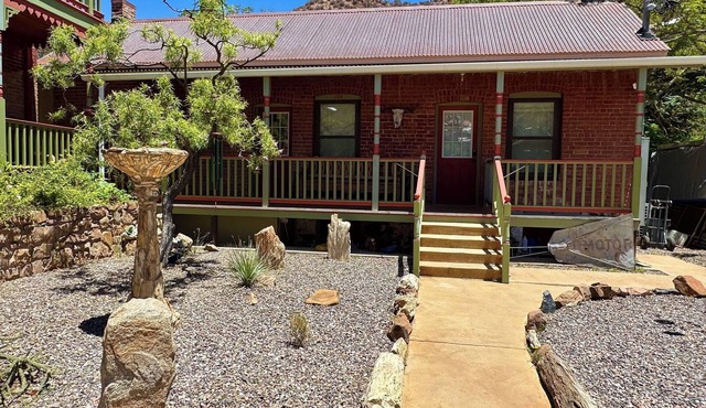 Charming casita in Historic Brewery Gulch walking distance to everything!