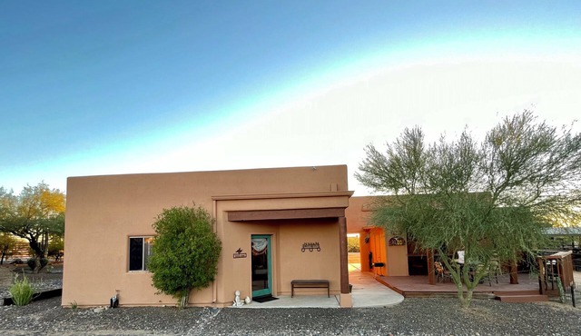 Charming Casita on a quiet western Ranch in a Cave Creek neighborhood.
