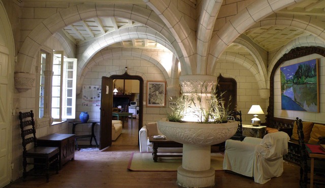 Charming castle in the countryside, sleeps 6 to 14, self-contained apartment,