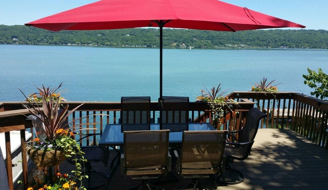 Charming Cayuga Lake Front Cottage