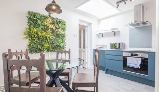 Charming Central Cottage