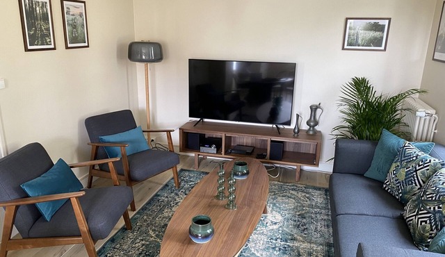 Charming Central T3 with Garden, Near Thermal Baths, WiFi, Parking, BBQ