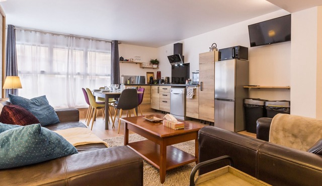 Charming Central Home with Modern Amenities, Close to Seafront & Attractions