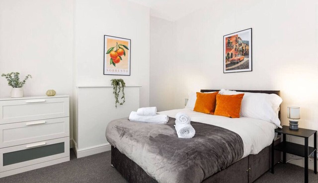 Charming Central Leicester 4 Bed Accommodation