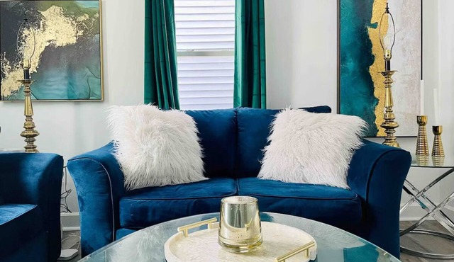 Charming & Centrally Located 1 Bedroom Apt/KING BED