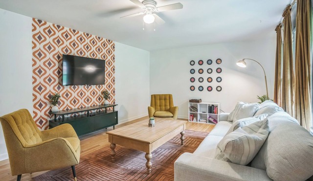 Charming & centrally located 4-bedroom house with AC,BBQ and WiFi in Raleigh
