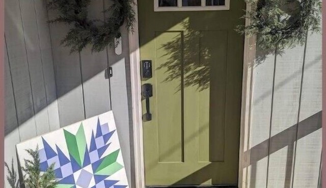 Charming century home in a quiet neighborhood, 3 blocks from downtown Hillsdalen