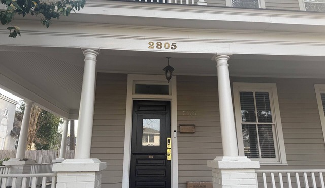 Charming Century Old 3-bedroom house with WiFi and AC in fantastic Columbia