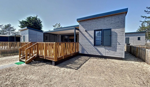 Charming Chalet, 4 Sleeps, Heated Pool, Terrace, Close to Beach