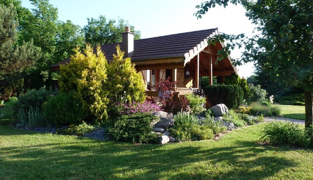 Charming chalet * Flowered park at Sundhouse 20m from the Rhône-Rhine canal