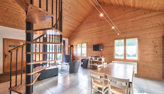 Charming Chalet Le Martinet with Pool Access