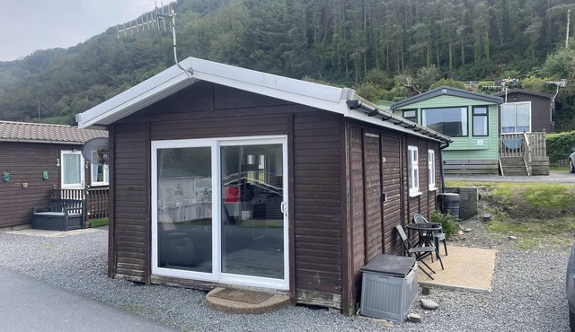 Charming Chalet Nestled in heart of Clarach Bay