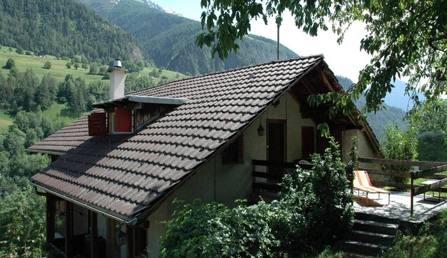 Charming Chalet Near Trails