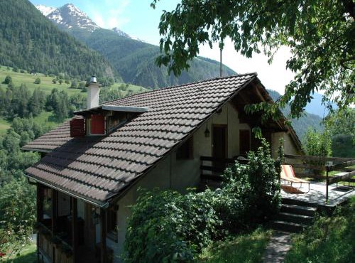 Charming Chalet Near Trails