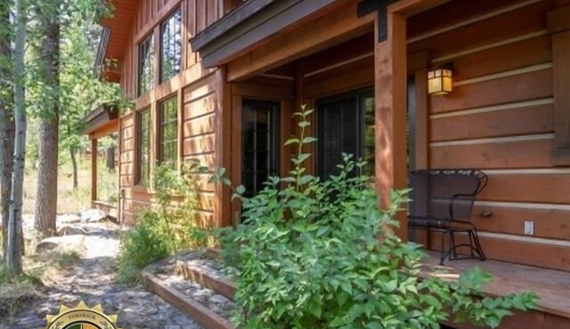 Charming Chalet |Soaking Tub and Wood Fireplace
