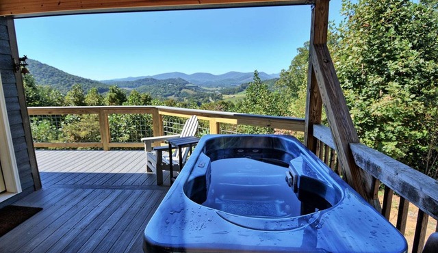 Charming Chalet for Two in West Jefferson, NC with Stunning Views!
