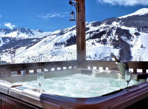 Charming Chalet w/Mountain & Slope Views, Jacuzzi